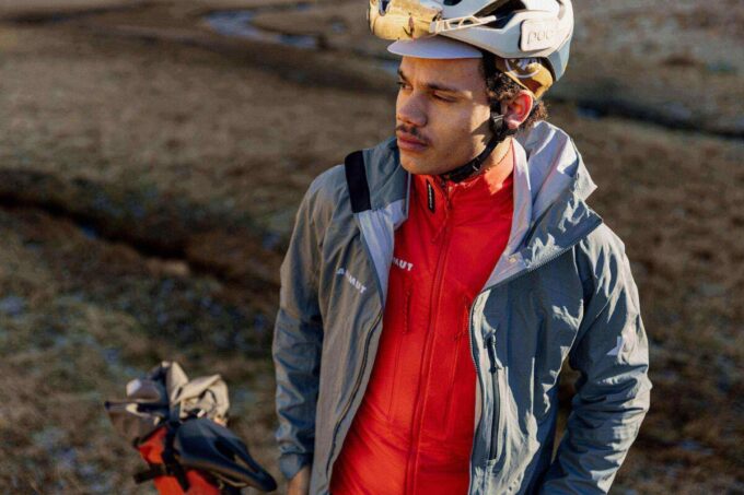 Veste à capuche Assos x Mammut HS pour homme